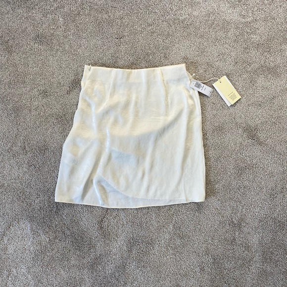 Aritzia Silk Ruched Skirt size 4 - Picture 2 of 4